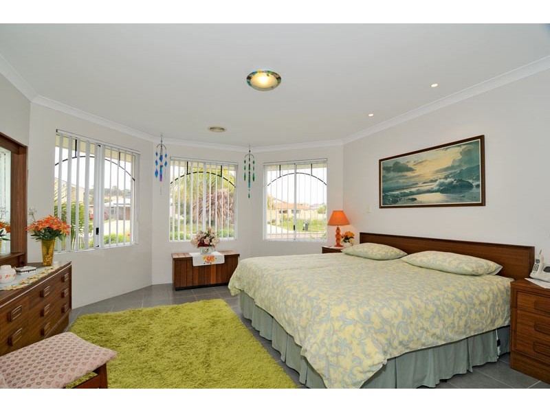 166 Peelwood Parade, Halls Head WA 6210