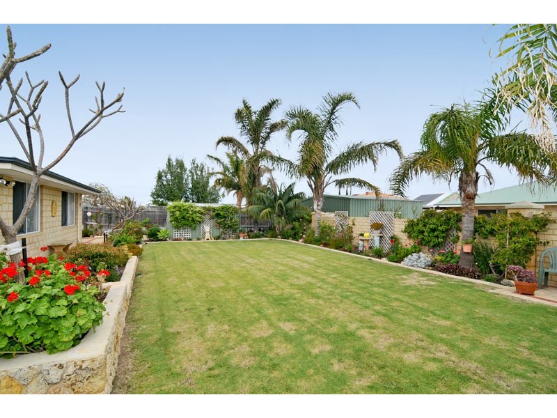 166 Peelwood Parade, Halls Head WA 6210