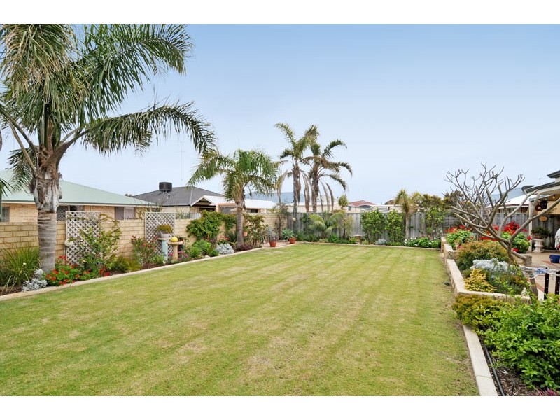 166 Peelwood Parade, Halls Head WA 6210