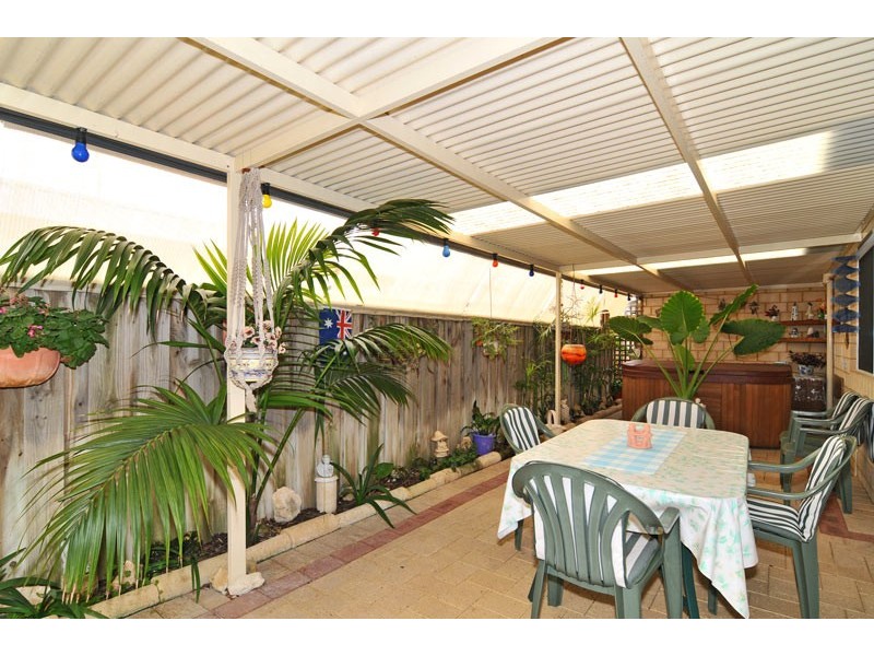 166 Peelwood Parade, Halls Head WA 6210