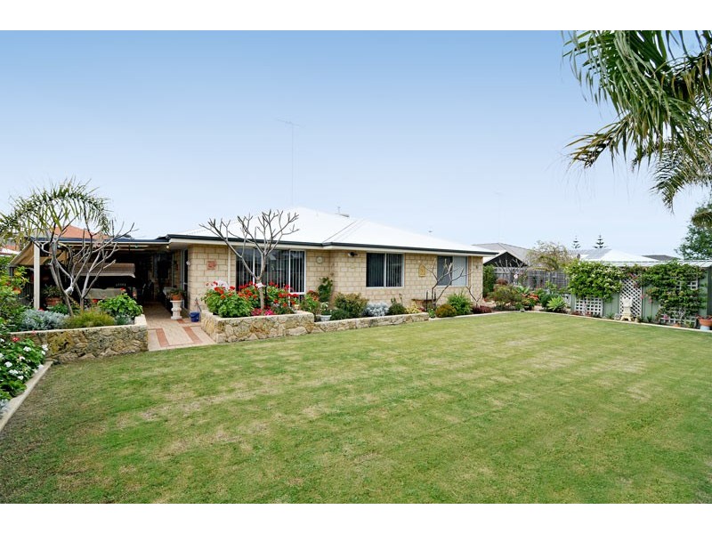 166 Peelwood Parade, Halls Head WA 6210