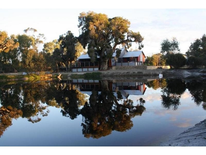 84 Peaceful Waters Drive, Barragup WA 6209