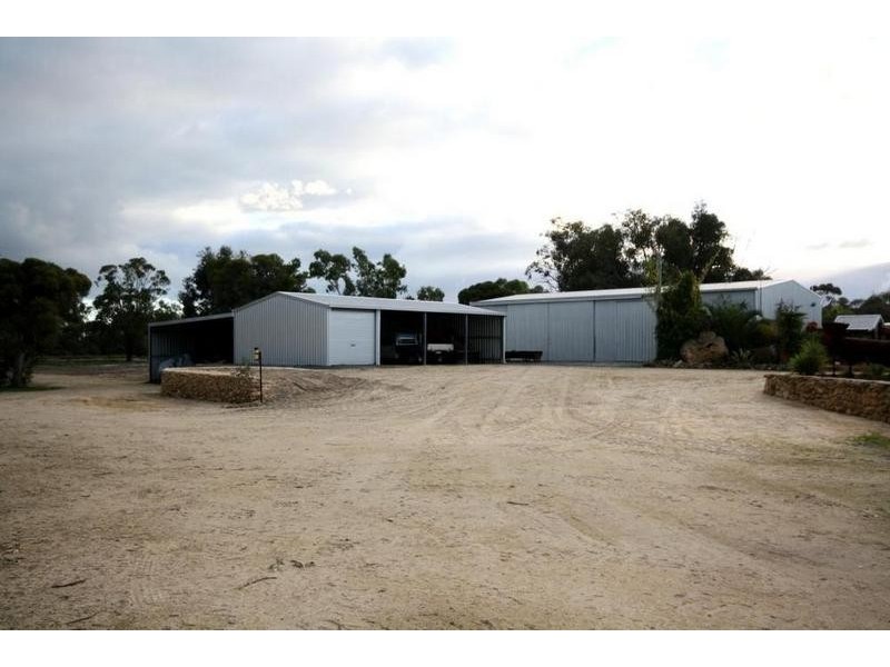 84 Peaceful Waters Drive, Barragup WA 6209