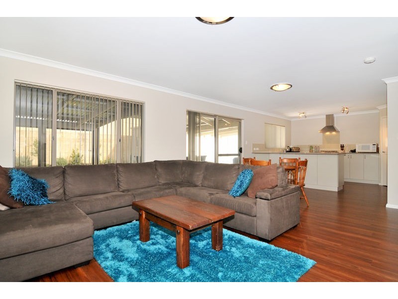 35 Malata Ridge, Lakelands WA 6180