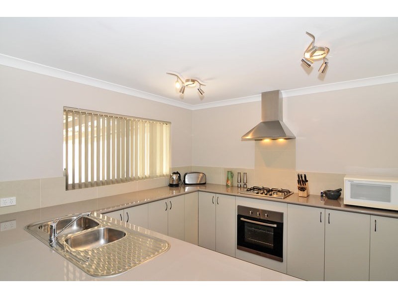 35 Malata Ridge, Lakelands WA 6180