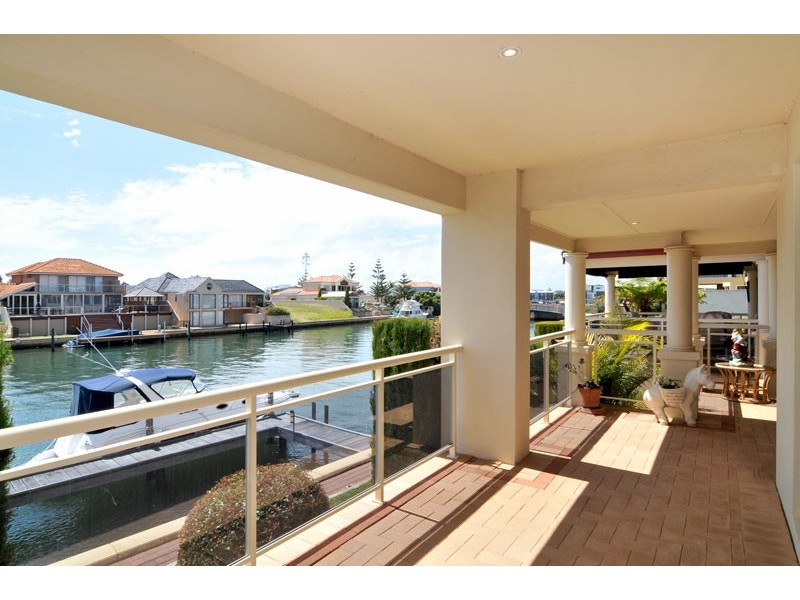 5 Finistere Island Retreat, Halls Head WA 6210