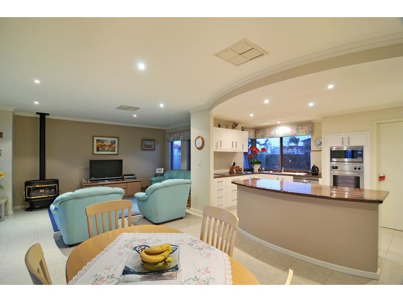 5 Finistere Island Retreat, Halls Head WA 6210