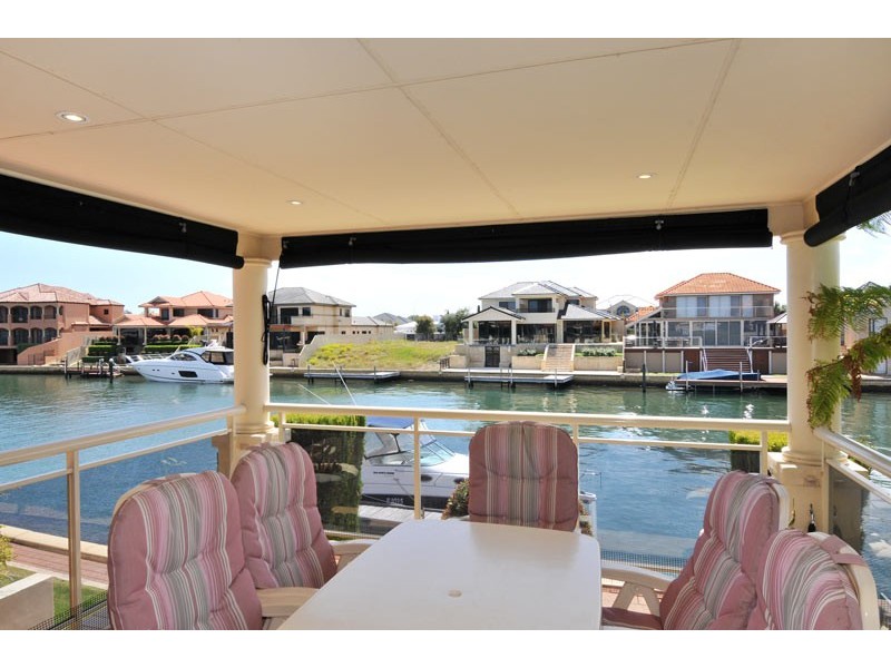 5 Finistere Island Retreat, Halls Head WA 6210