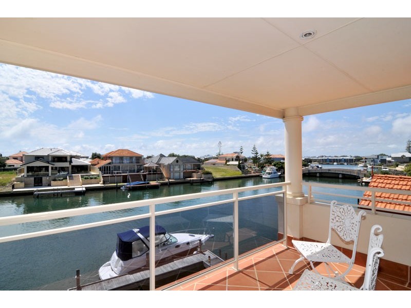 5 Finistere Island Retreat, Halls Head WA 6210