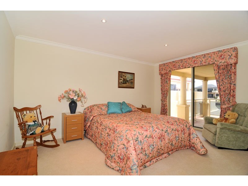 5 Finistere Island Retreat, Halls Head WA 6210