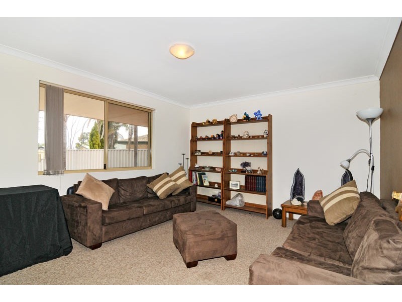 5 Winfield Place, Greenfields WA 6210