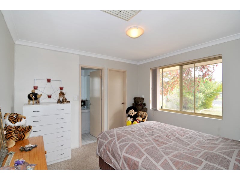 5 Winfield Place, Greenfields WA 6210