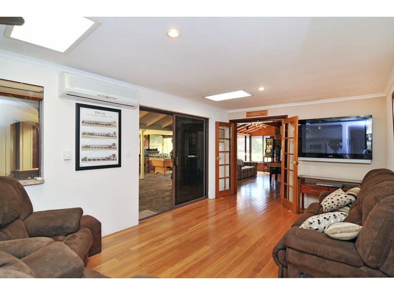 33 Tennyson Avenue, Halls Head WA 6210