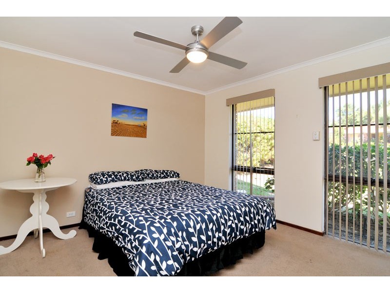 33 Tennyson Avenue, Halls Head WA 6210