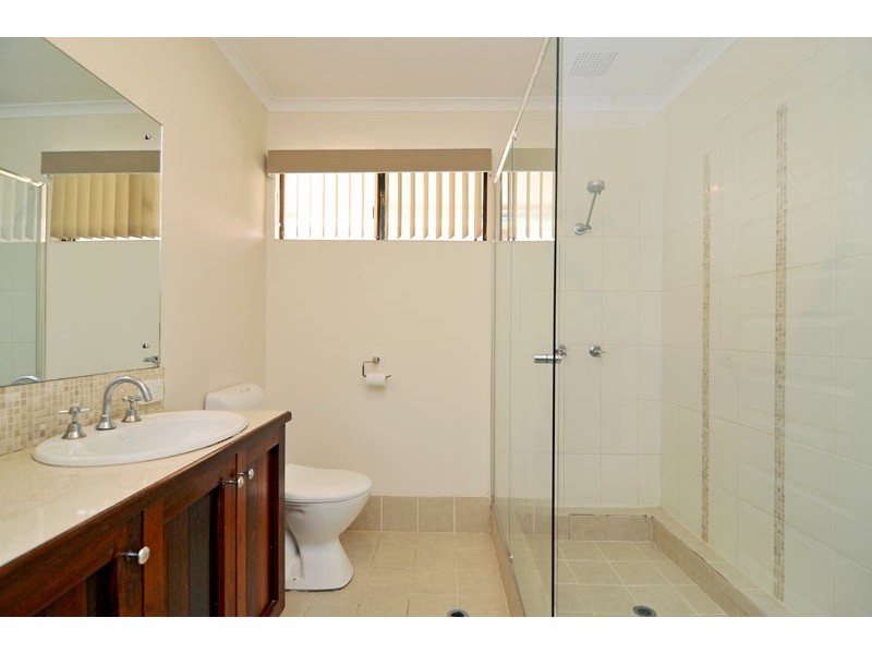 33 Tennyson Avenue, Halls Head WA 6210