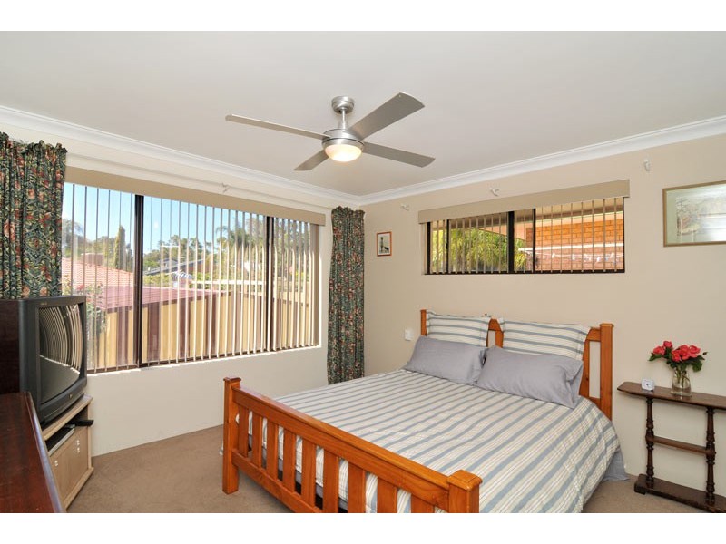 33 Tennyson Avenue, Halls Head WA 6210