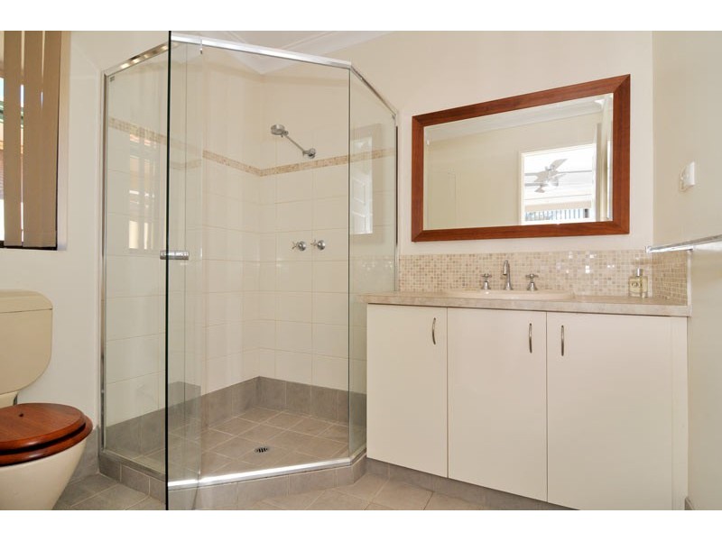 33 Tennyson Avenue, Halls Head WA 6210