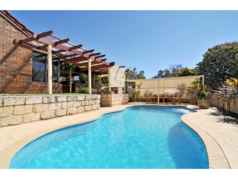 33 Tennyson Avenue, Halls Head WA 6210