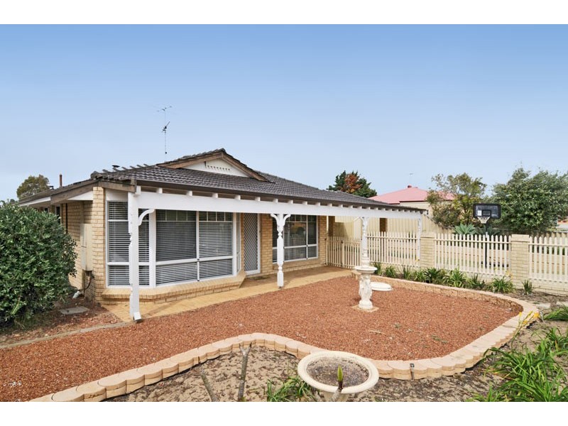 14 Floribunda Avenue, Halls Head WA 6210