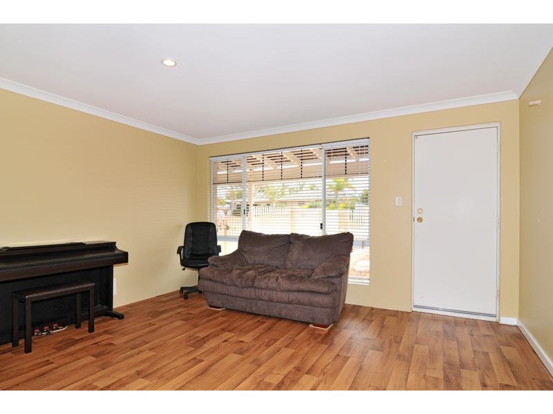 14 Floribunda Avenue, Halls Head WA 6210