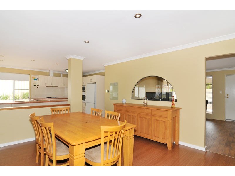 14 Floribunda Avenue, Halls Head WA 6210
