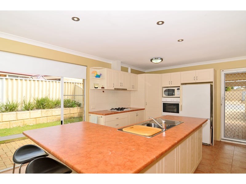 14 Floribunda Avenue, Halls Head WA 6210