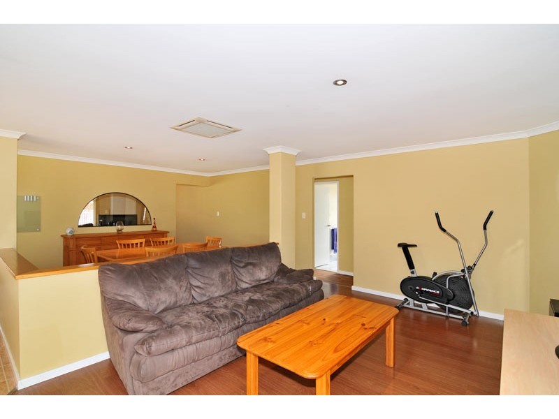 14 Floribunda Avenue, Halls Head WA 6210