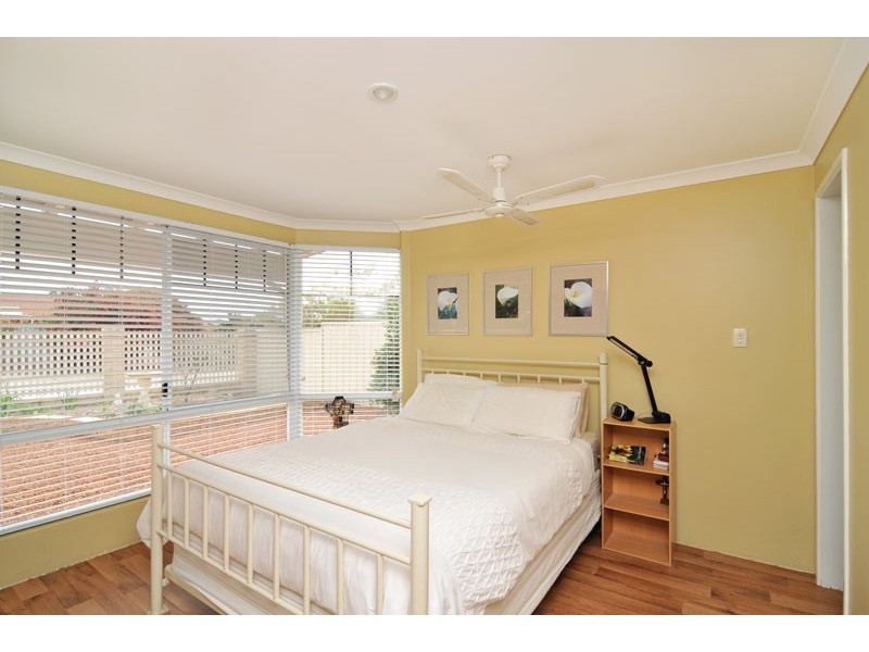 14 Floribunda Avenue, Halls Head WA 6210
