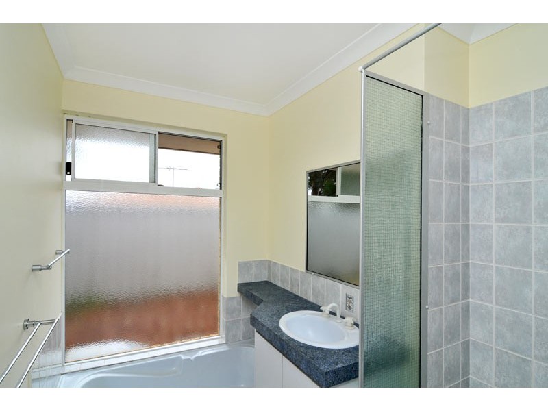 14 Floribunda Avenue, Halls Head WA 6210