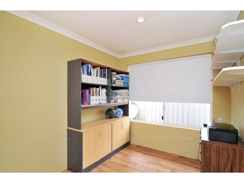 14 Floribunda Avenue, Halls Head WA 6210