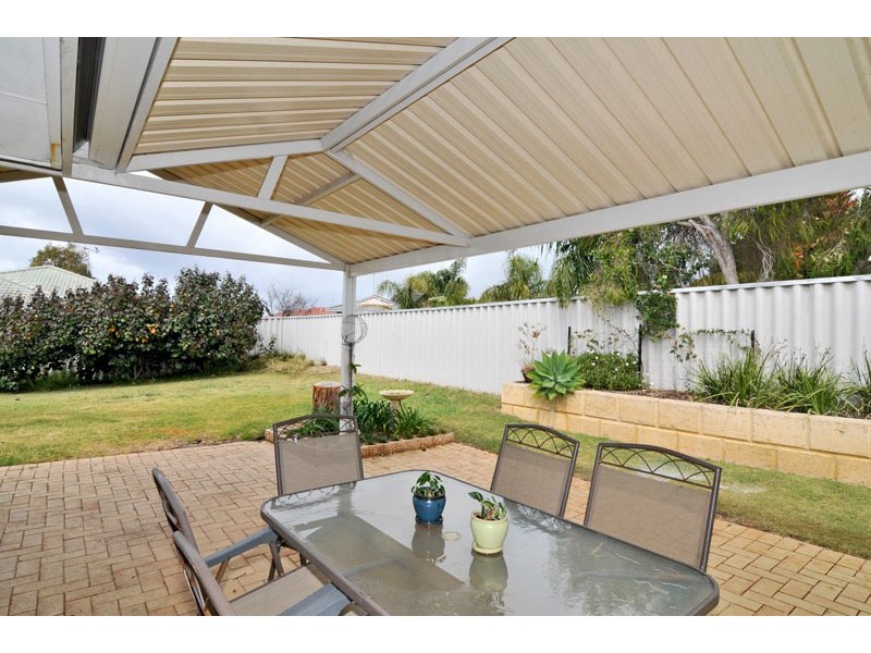 14 Floribunda Avenue, Halls Head WA 6210
