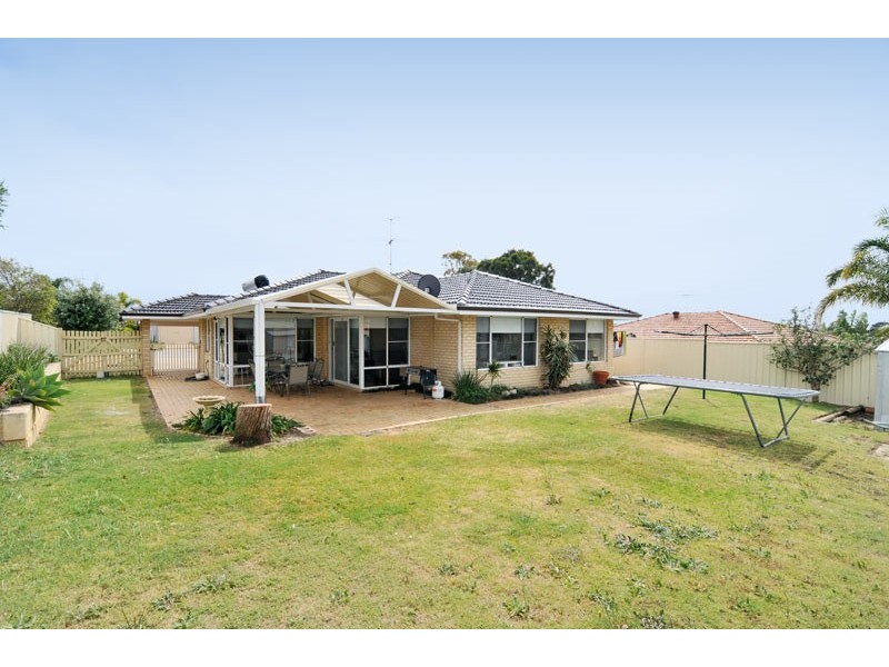14 Floribunda Avenue, Halls Head WA 6210