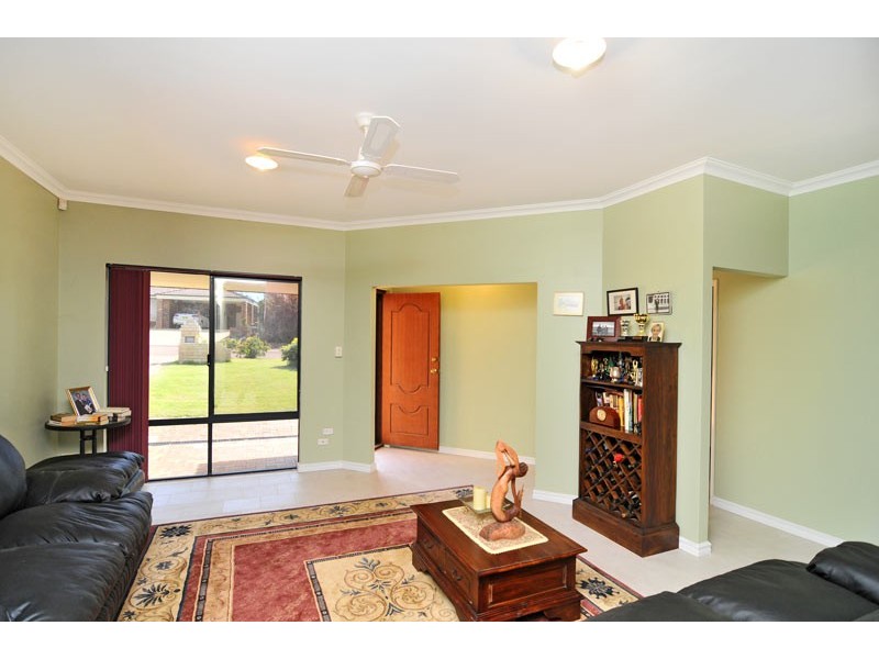 1 Brazier Way, Lakelands WA 6180