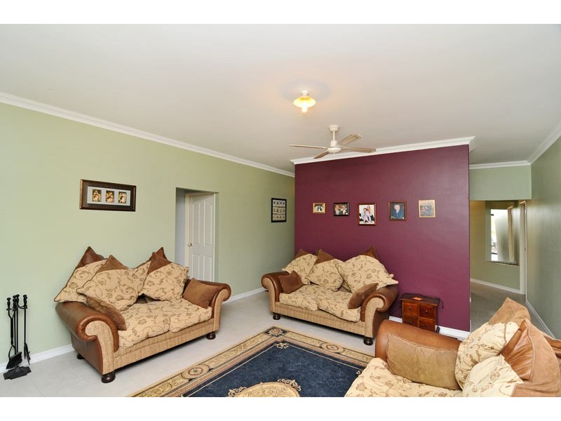 1 Brazier Way, Lakelands WA 6180