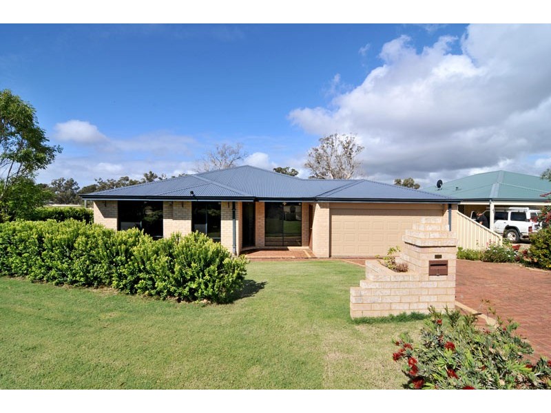 1 Brazier Way, Lakelands WA 6180