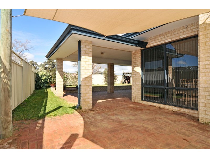 1 Brazier Way, Lakelands WA 6180