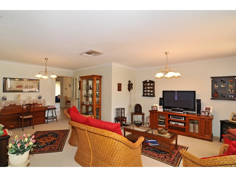 22 Brouwer Trail, Dudley Park WA 6210