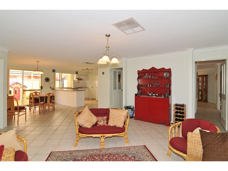 22 Brouwer Trail, Dudley Park WA 6210