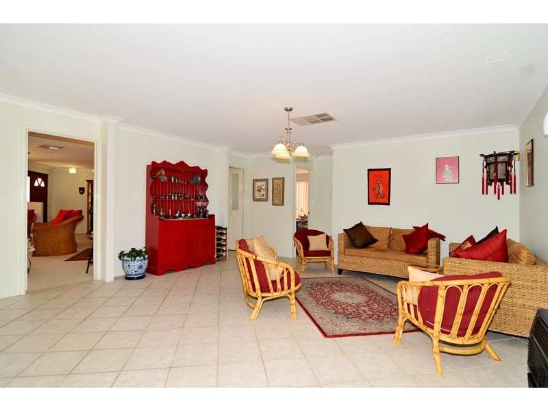 22 Brouwer Trail, Dudley Park WA 6210