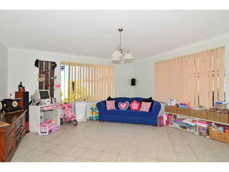 22 Brouwer Trail, Dudley Park WA 6210