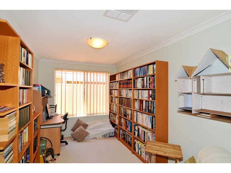 22 Brouwer Trail, Dudley Park WA 6210