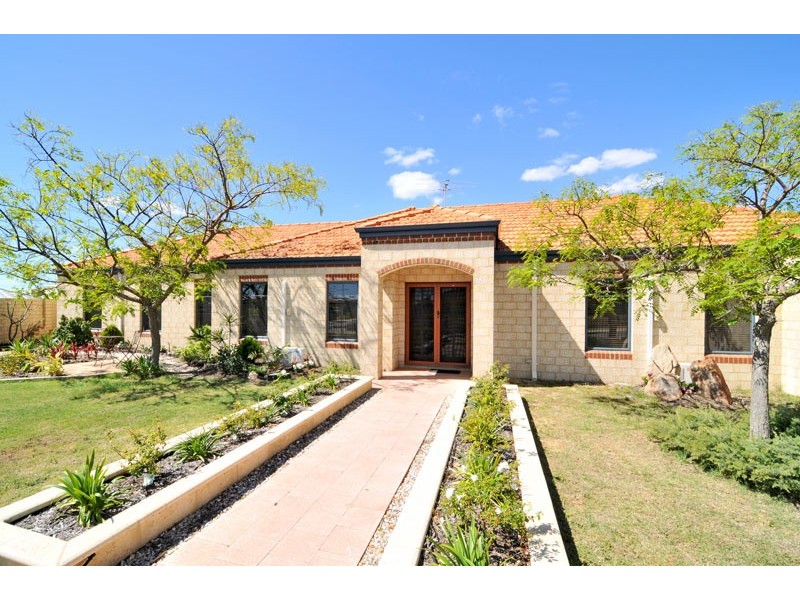 33 Buttercup Parkway, Halls Head WA 6210