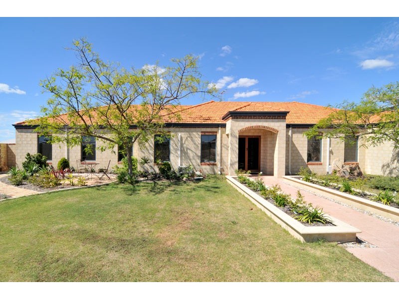 33 Buttercup Parkway, Halls Head WA 6210