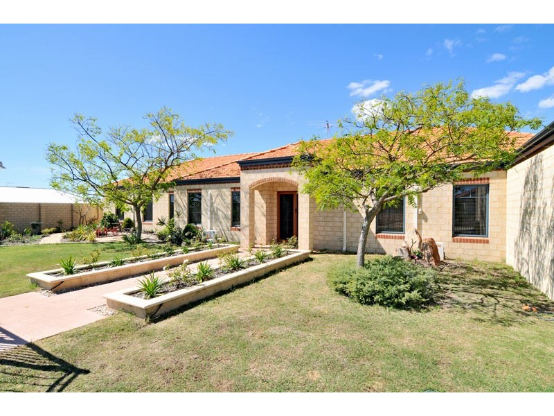 33 Buttercup Parkway, Halls Head WA 6210