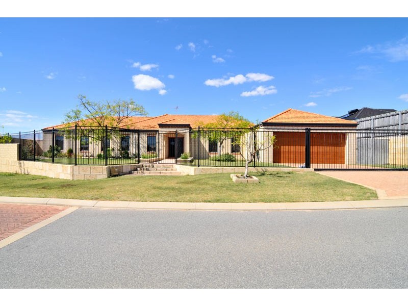 33 Buttercup Parkway, Halls Head WA 6210