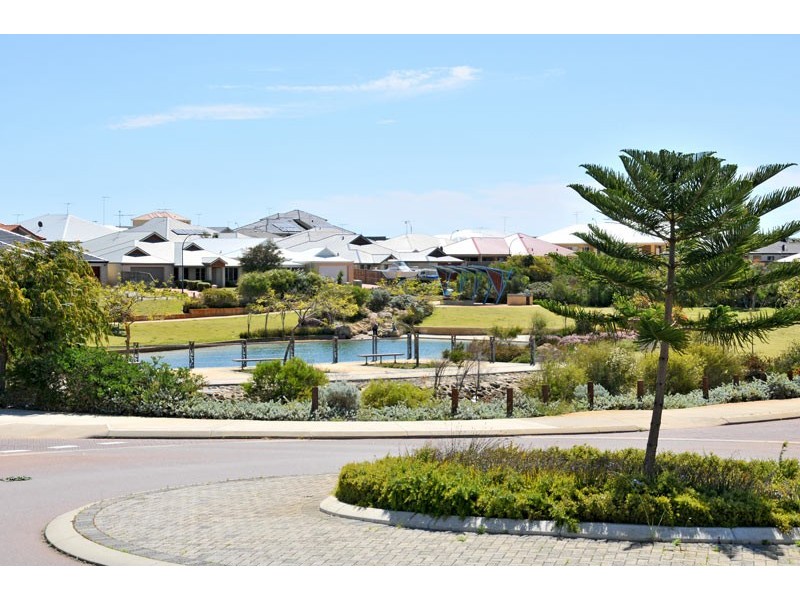 33 Buttercup Parkway, Halls Head WA 6210