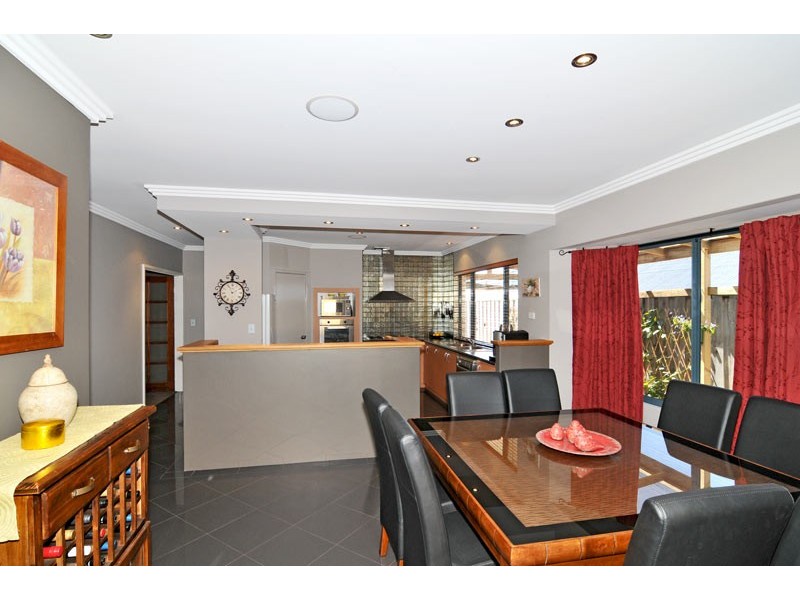 33 Buttercup Parkway, Halls Head WA 6210