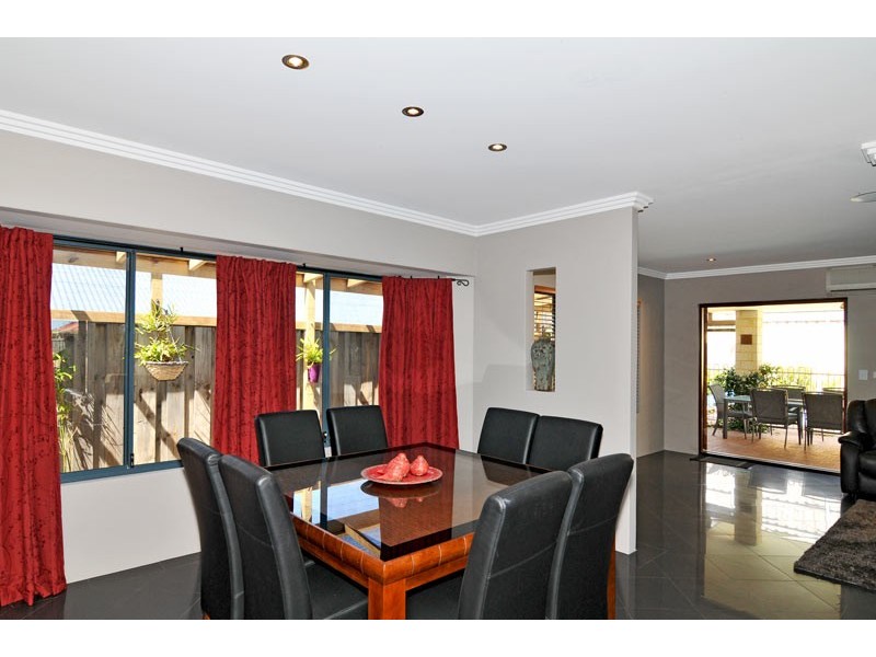 33 Buttercup Parkway, Halls Head WA 6210