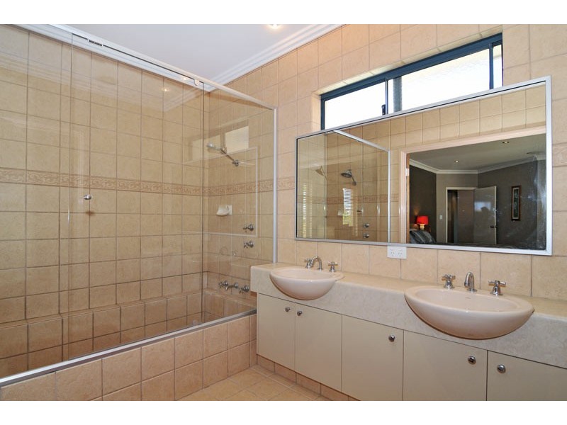 33 Buttercup Parkway, Halls Head WA 6210