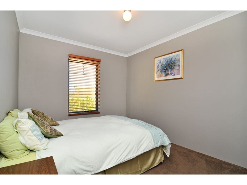 33 Buttercup Parkway, Halls Head WA 6210